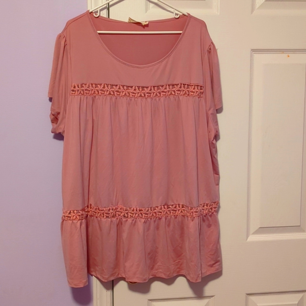 Short sleeve  Floral inlay  top